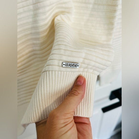 HUGO Cream Crewneck Sweater for Men size medium - Picture 4 of 5